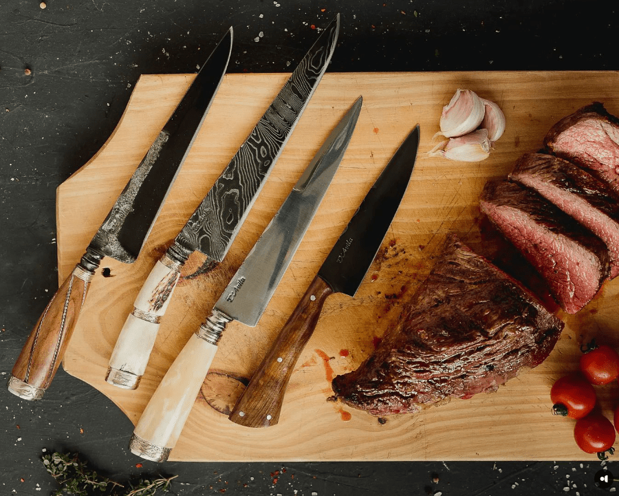 Choosing the Right Blade: A Guide to Carbon Steel, Stainless Steel, and Damascus Blades - D'Avila Australia